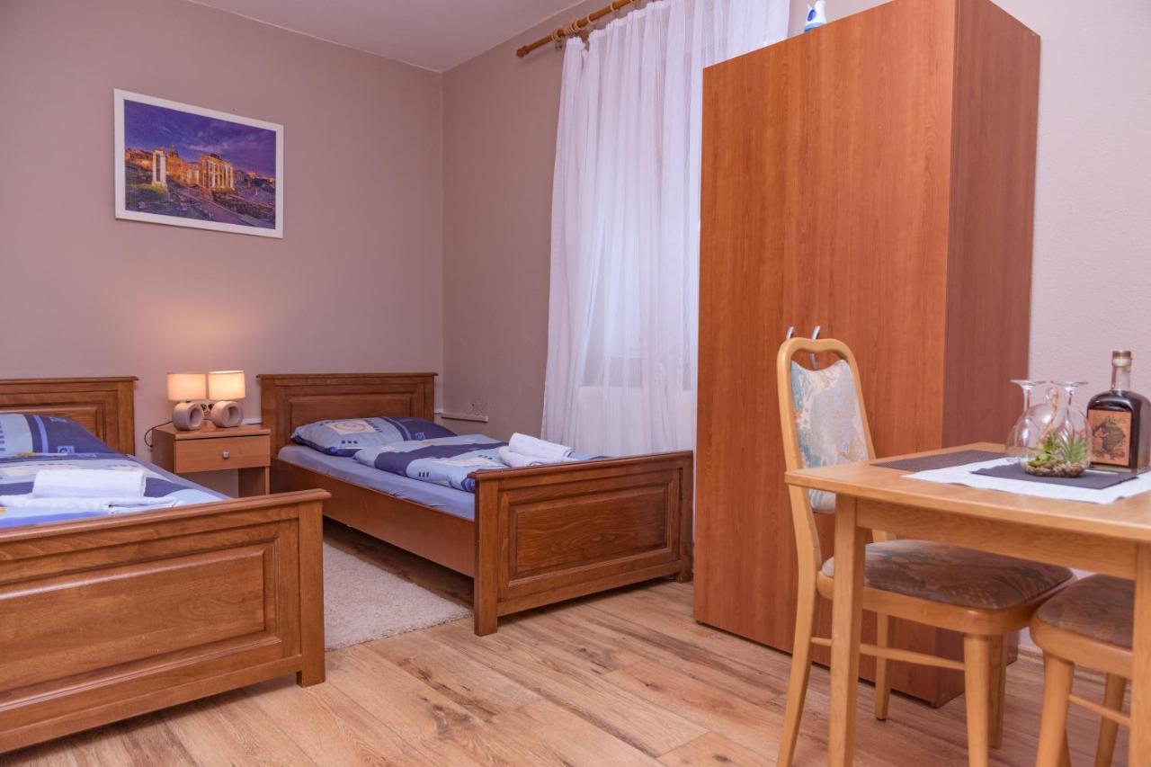 Villa Dijana Gračac Buitenkant foto