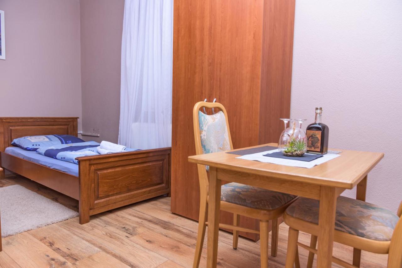 Villa Dijana Gračac Buitenkant foto